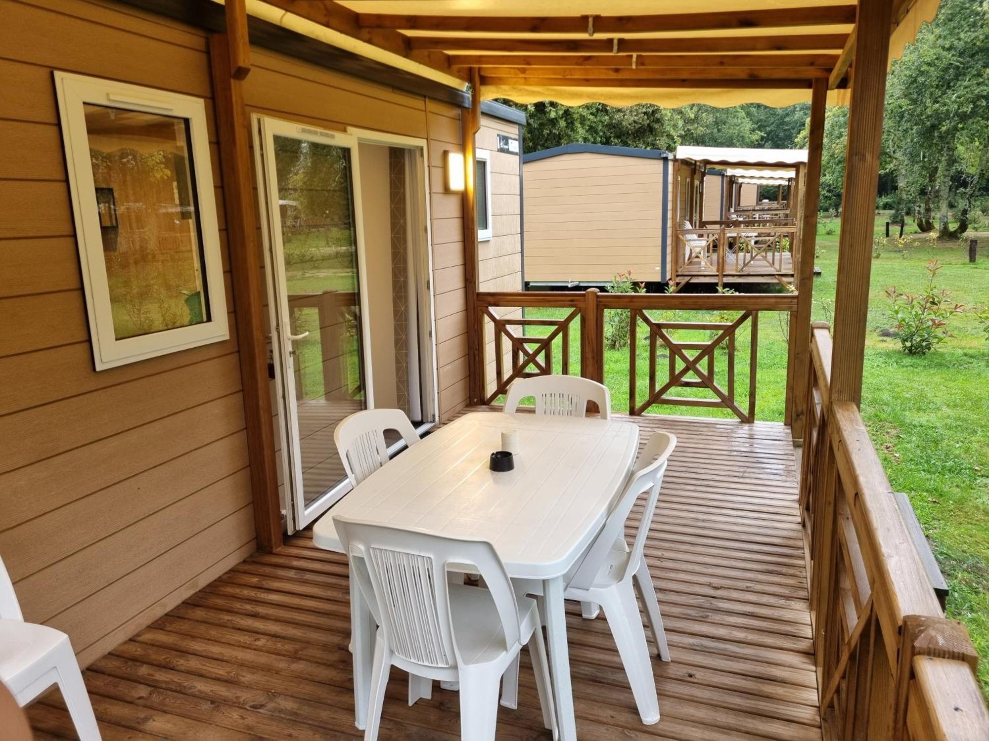 Les Palafitos Hotel Luglon Екстериор снимка